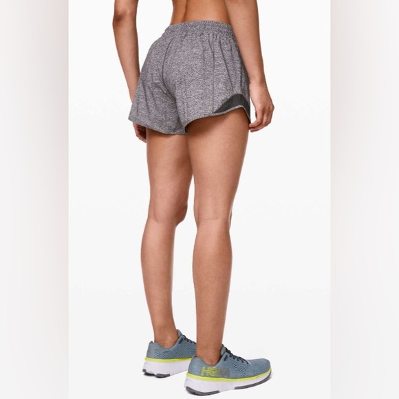 Lululemon Athletica Hotty Hot shorts II 4” size 6 - Picture 2 of 9